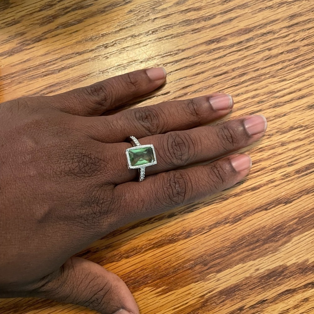 Womens Silver Plated Green Gemstone Ring Size 8